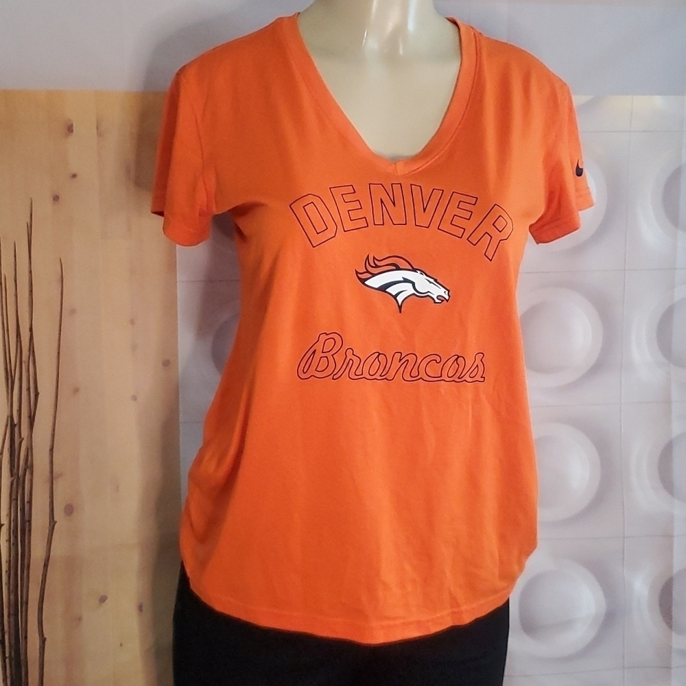 Nike Dri-Fit  Denver Broncos Team Graphic V-Neck Tee Size M